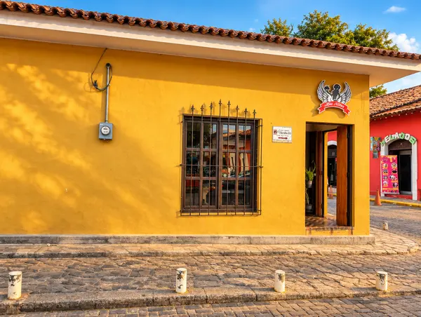 Fachada de Miss Alitas Alameda